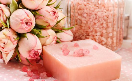 香皂的日常小妙用 用香皂洗脸的注意事项-八凡集