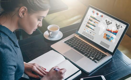 经常在电脑前工作应注意什么 如何预防电脑辐射的危害-八凡集