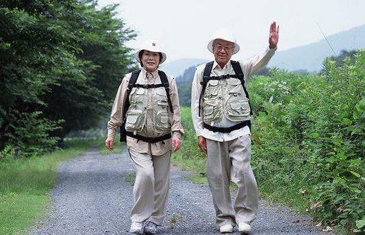老年人外出旅游要预防这些疾病-八凡集