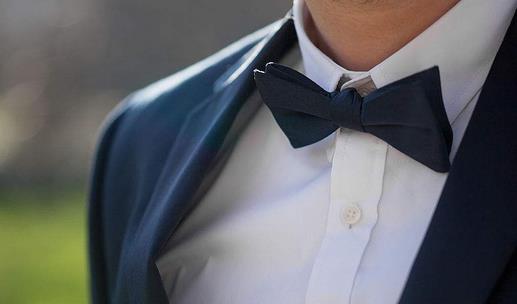 西服应该怎么清洗-八凡集