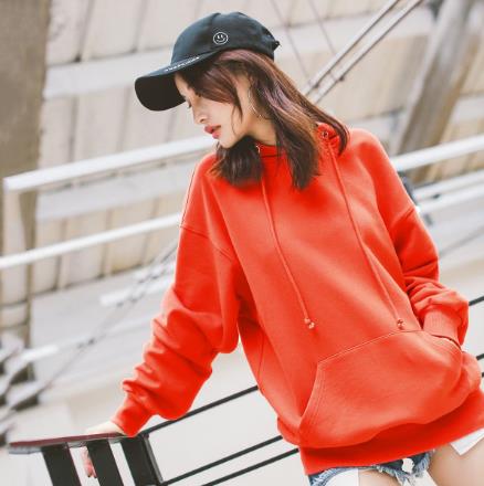 长款卫衣怎么搭配 颜色的选取的是最为重要的-八凡集