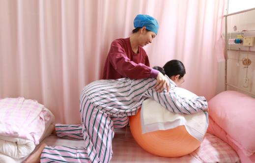 产后脚后跟麻木是怎么回事 剖腹产后宫缩疼到哭怎么减轻-八凡集