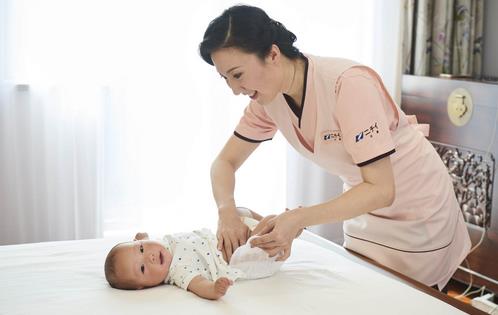 月嫂陪护对母婴健康的影响-八凡集