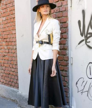 百褶裙搭配的上衣 暖春的美好从裙摆开始-八凡集