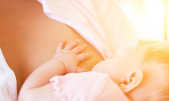 母乳颜色总是变变变 到底什么颜色的母乳最有营养-八凡集