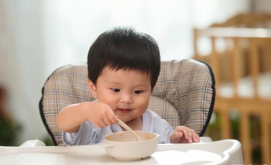 宝宝吃水果注意这些不易伤脾胃 不同体质宝宝要吃不同水果-八凡集