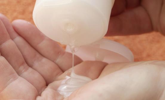 用不完的洗发水别急着扔 洗发水的日常神奇妙用-八凡集