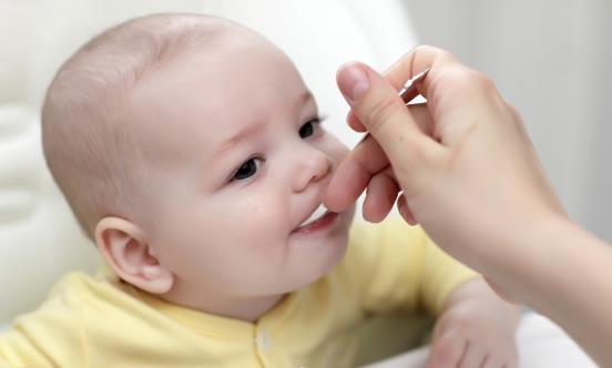 素食饮食会给婴儿带来健康风险 宝贝饮食三餐三点有讲究-八凡集