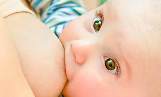 母乳喂养好处多多 产妇可预防缺铁性贫血还有助于瘦身-八凡集