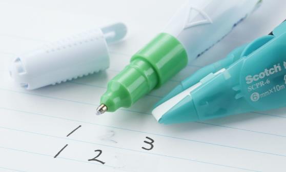 修正液弄衣服上怎么洗掉 多种方法巧妙去除修正液-八凡集