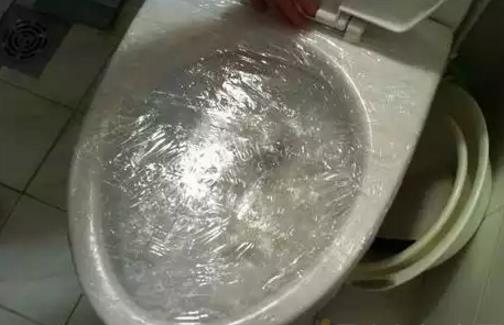 家里的马桶经常堵怎么办 家用马桶疏通有妙招-八凡集