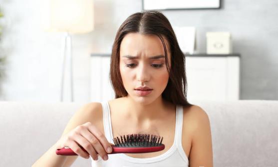 产后脱发到底该怎么办 加强营养保持乐观情绪-八凡集