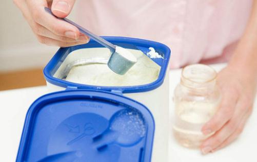 家长为宝宝选择配方奶粉的注意事项-八凡集