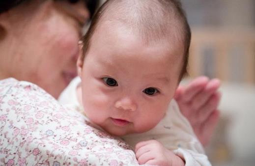 三个月的宝宝吃奶量是多少-八凡集