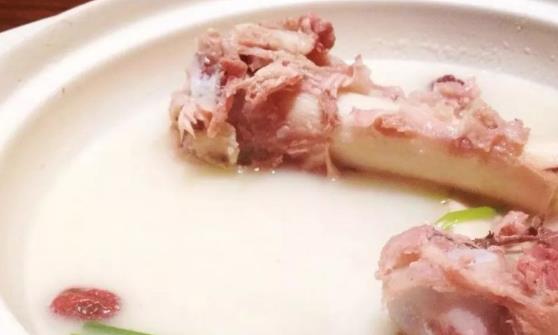 喝骨头汤补钙靠不住 孕妇补钙容易陷入的三大大误区-八凡集