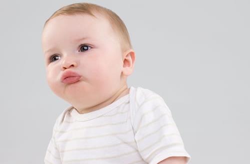 给宝宝用学步带好不好呢-八凡集