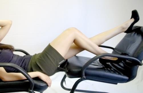 搭配可以让腿看上去变得修长 改变腰线和裤脚试试-八凡集