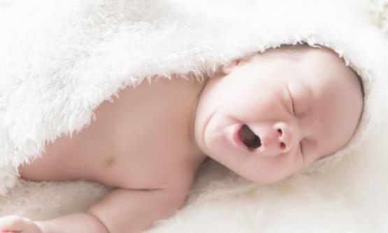 婴儿奶胖到底好不好 宝宝奶胖与肥胖的区别-八凡集