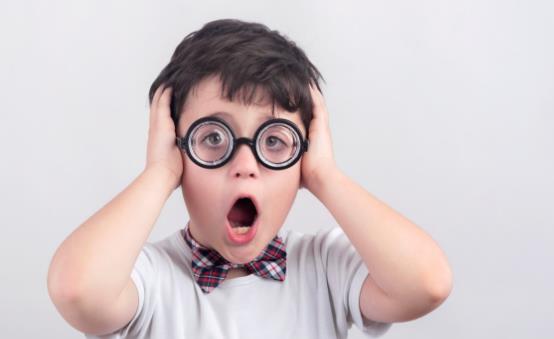 宅娃多近视 小孩子近视眼分清真假近视再对症下药-八凡集