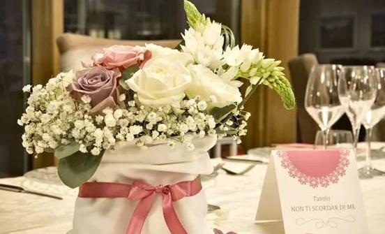 如何让鲜花长开不败 教你科学延长鲜花的保鲜期-八凡集