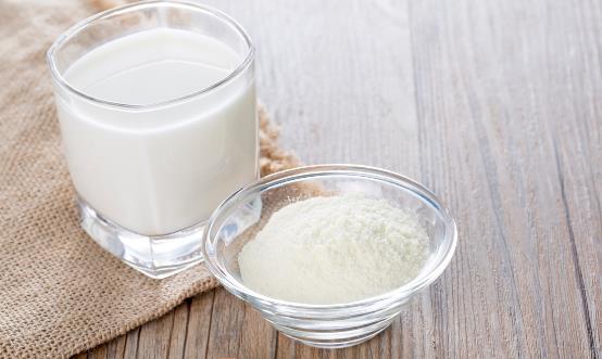 过期的奶粉不敢喝扔了又可惜 教你过期奶粉的日常小妙用-八凡集