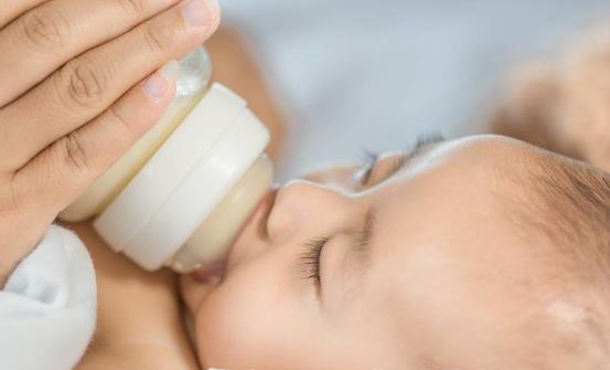 宝宝夜奶频繁容易影响发育 如何轻松断掉宝宝的夜奶-八凡集