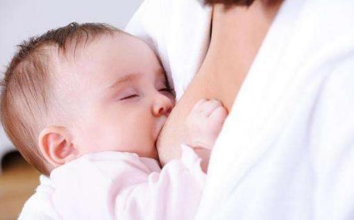 盘点母乳喂养的错误做法-八凡集