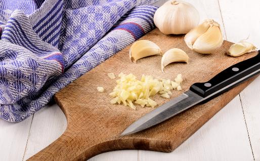 大蒜不只用来调料 大蒜养花促进发芽杀死蚜虫-八凡集