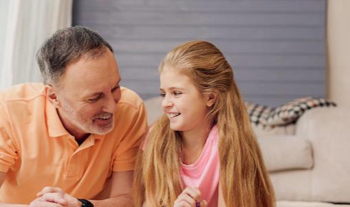 不走心的赞扬很可能适得其反 让孩子越夸越顽皮-八凡集