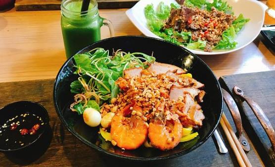 孕妇在外就餐 避开最常见的5大风险选对食物吃得健康-八凡集