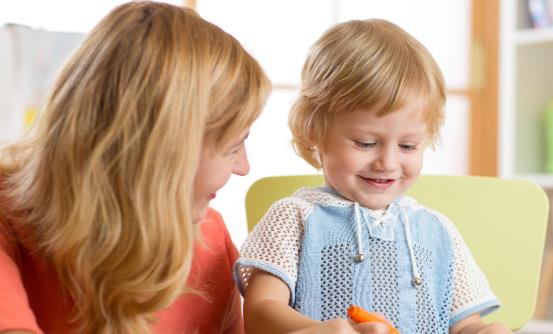 上班族父母教育孩子7大误区 4个技巧让孩子和你更亲近-八凡集