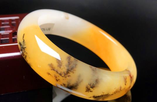 黄龙玉戴久了会有什么变化 黄龙玉如何保养-八凡集