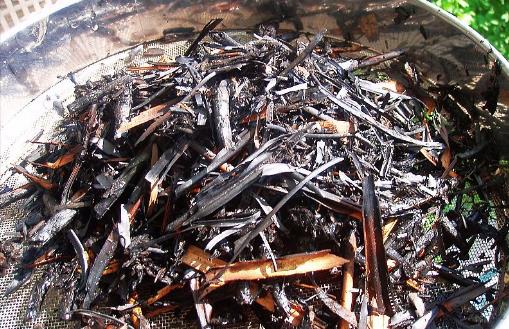 施草木灰对养花的好处 正确使用草木灰的窍门-八凡集