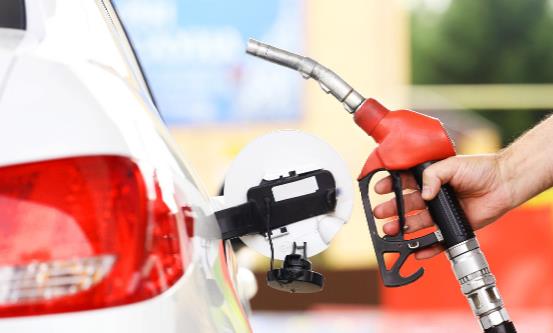 增加爱车油耗的用车习惯 关于汽车加油的小秘诀-八凡集