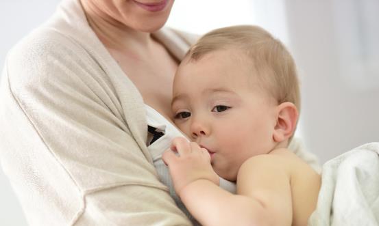 怎么判断母乳是否不足 母乳喂养需信心别被假相迷惑-八凡集