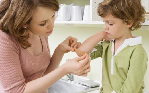 外出旅行必备急救箱 解决突发状况最好的方法-八凡集