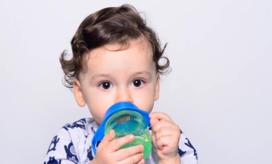 宝宝不喝水有哪些危害 宝宝在哪些情况下最好不要喝水-八凡集