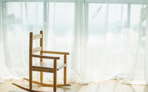 窗帘颜色选择的讲究 客厅窗帘颜色选择总原则-八凡集