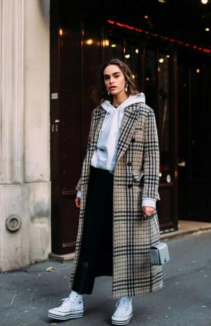 白色连帽卫衣搭配就是这么潮-八凡集