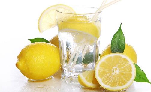 经常喝柠檬水能消炎降血脂 泡一杯优质柠檬水的诀窍-八凡集
