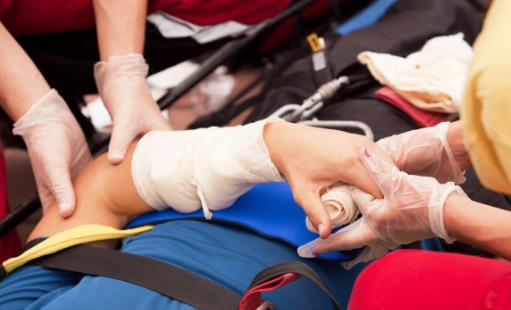 气管进异物用哈姆力克急救法 哈姆力克急救操作方法-八凡集