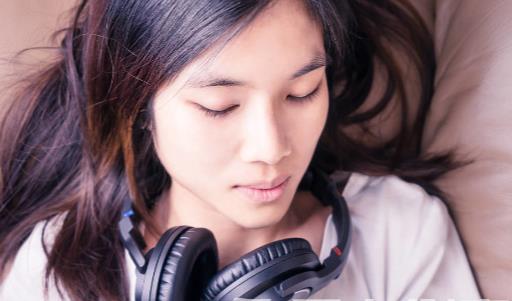 失眠和睡觉方法的冲突 错误的7种睡觉方式-八凡集