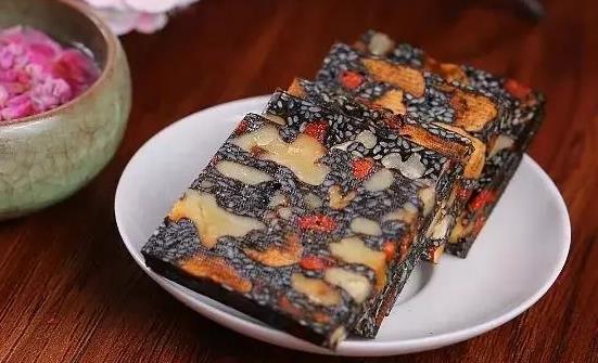 阿胶糕的功效与作用 食用阿胶糕要注意的五点-八凡集