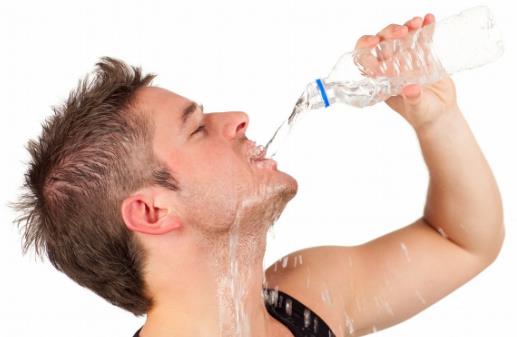 心火旺和肝火旺的区别 心火旺可饮竹叶灯心草茶-八凡集