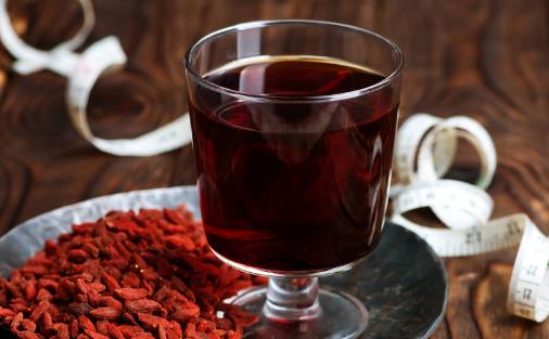 保温杯里泡枸杞是养生的标志 枸杞的这些禁忌要知道-八凡集