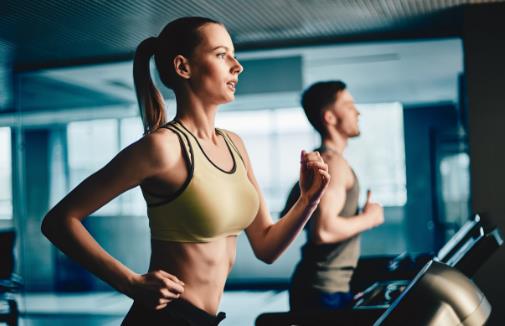 跑步能强身健体增强肌肉 学会跑步正确技巧保护膝盖-八凡集