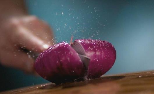 怎么切洋葱才不会流泪?-八凡集