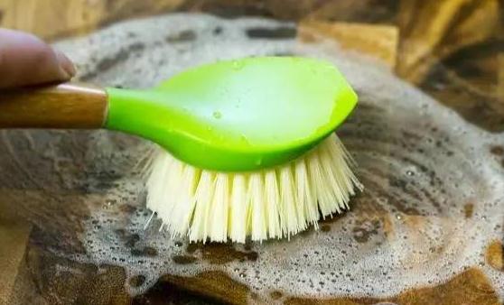 砧板的清理和保养方法 教您一招洗砧板简单快速又干净-八凡集