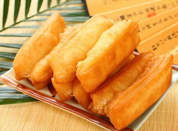 炸油条为什么要两根面合在一起炸 怎么让两根油条黏在一起-八凡集