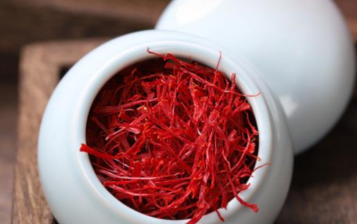 藏红花用开水泡还是温水泡 藏红花每天泡几根可以天天喝吗-八凡集